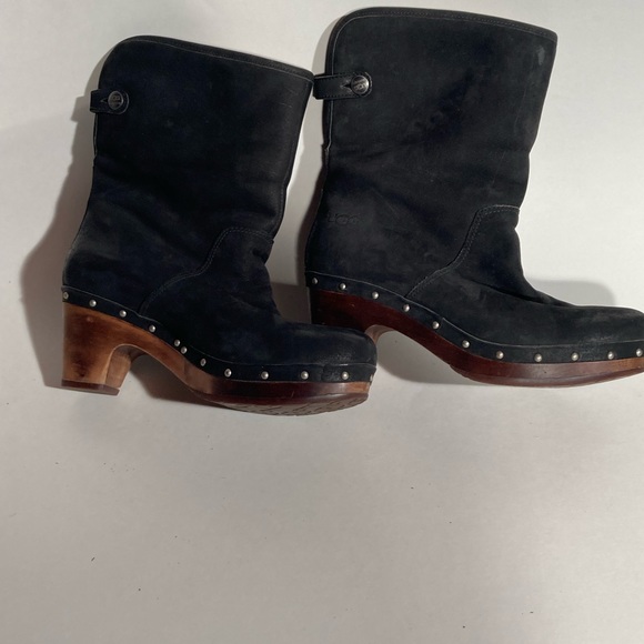 UGG Shoes - Ugg black suede sheep skin lined heel boots brass brads size 6 womens
